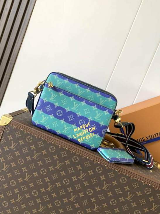 Picture of Louis Vuitton Mens Bags _SKUfw215658238fw